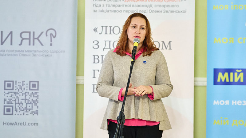 Svetlana Chirva speaks at the microphone